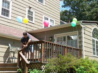 And Dad prepares the balloons